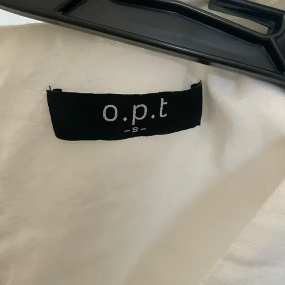 Chic White Mini Dress with Puff Sleeves - Picture 5 of 6